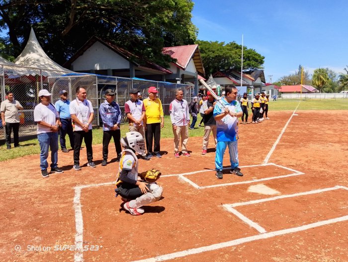 Pj Bupati Aceh Barat Lakukan Soft Perdana Softball PON XXI Aceh-Sumut 2024