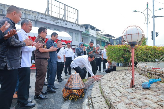 Pj Bupati Lounching Revitalisasi Pedestrian dan Renovasi Tugu Pelor Meulaboh