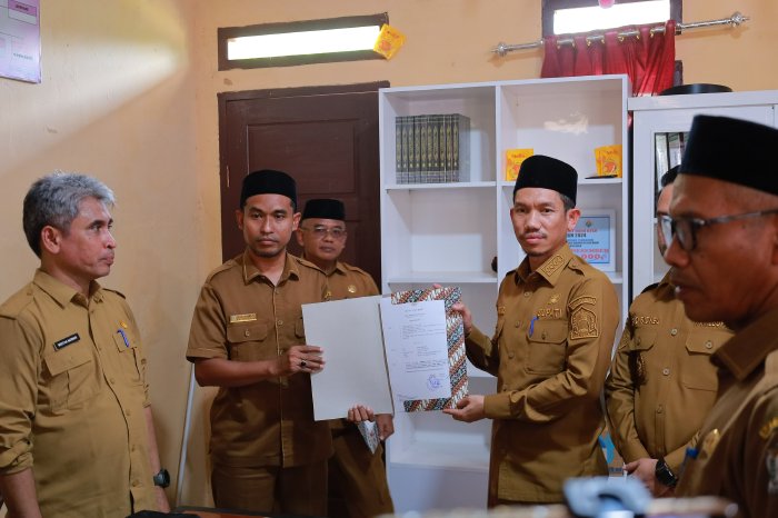 Bupati Tarmizi Serahkan SK Plt Asisten II dan Kabag Prokopim, Jabatan Kosong Segera Diisi